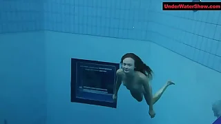 Bouncing booty in a  submerged show